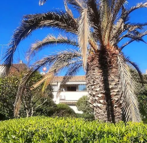 A * Fréjus